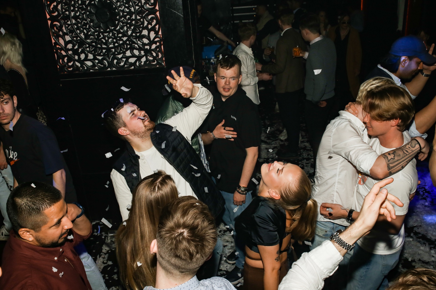 DJ spiller for publikum på et Epic Events-arrangement